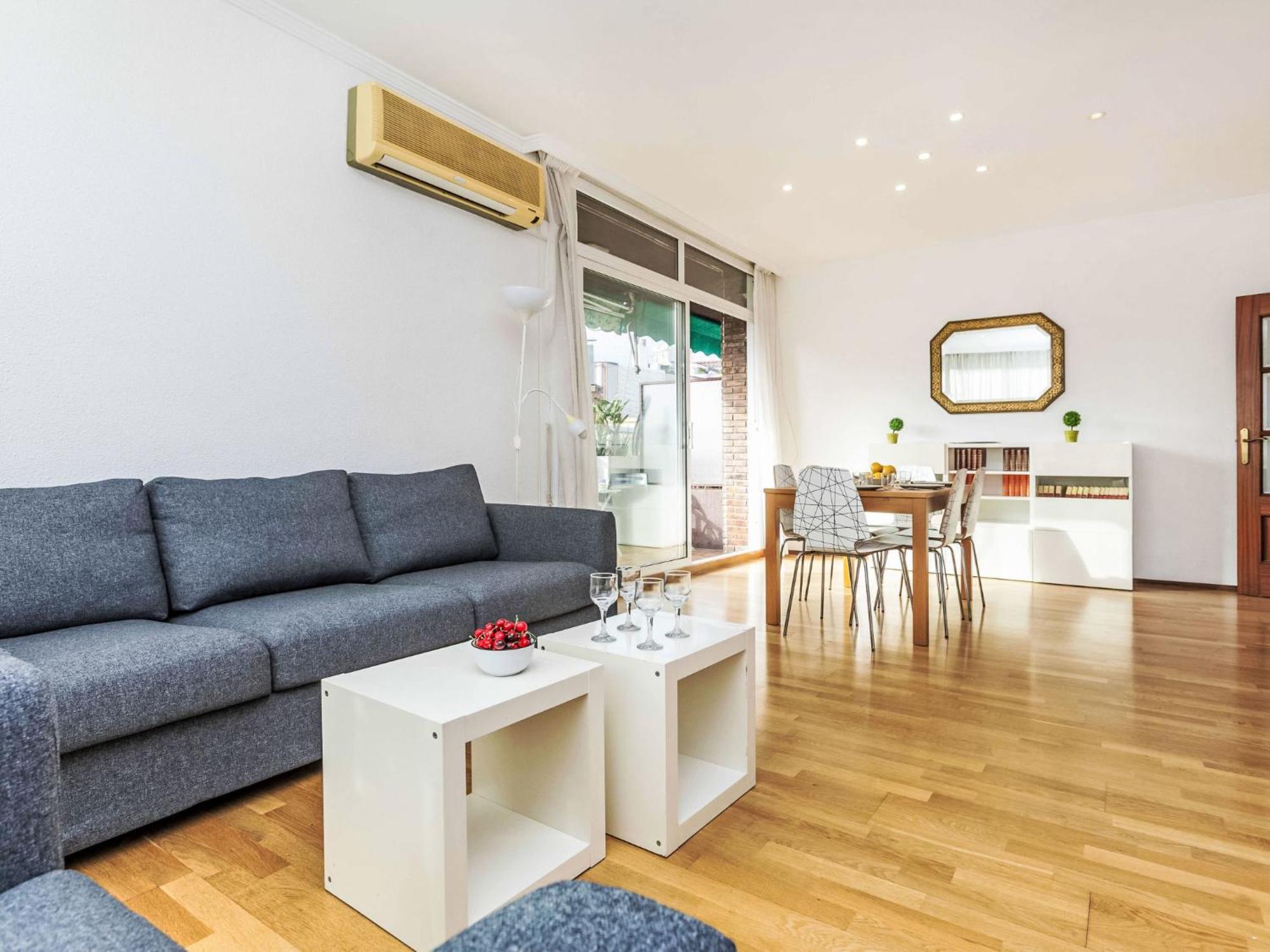Apartment Sants-Les Corts Galileu By Interhome Barcelona Luaran gambar