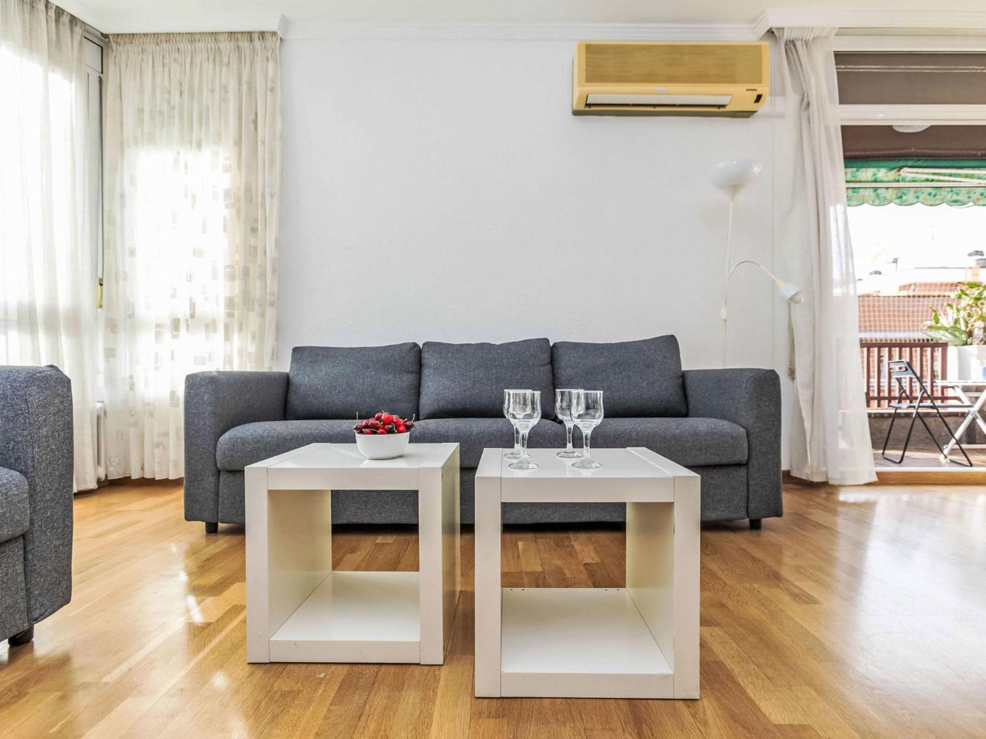 Apartment Sants-Les Corts Galileu By Interhome Barcelona Luaran gambar