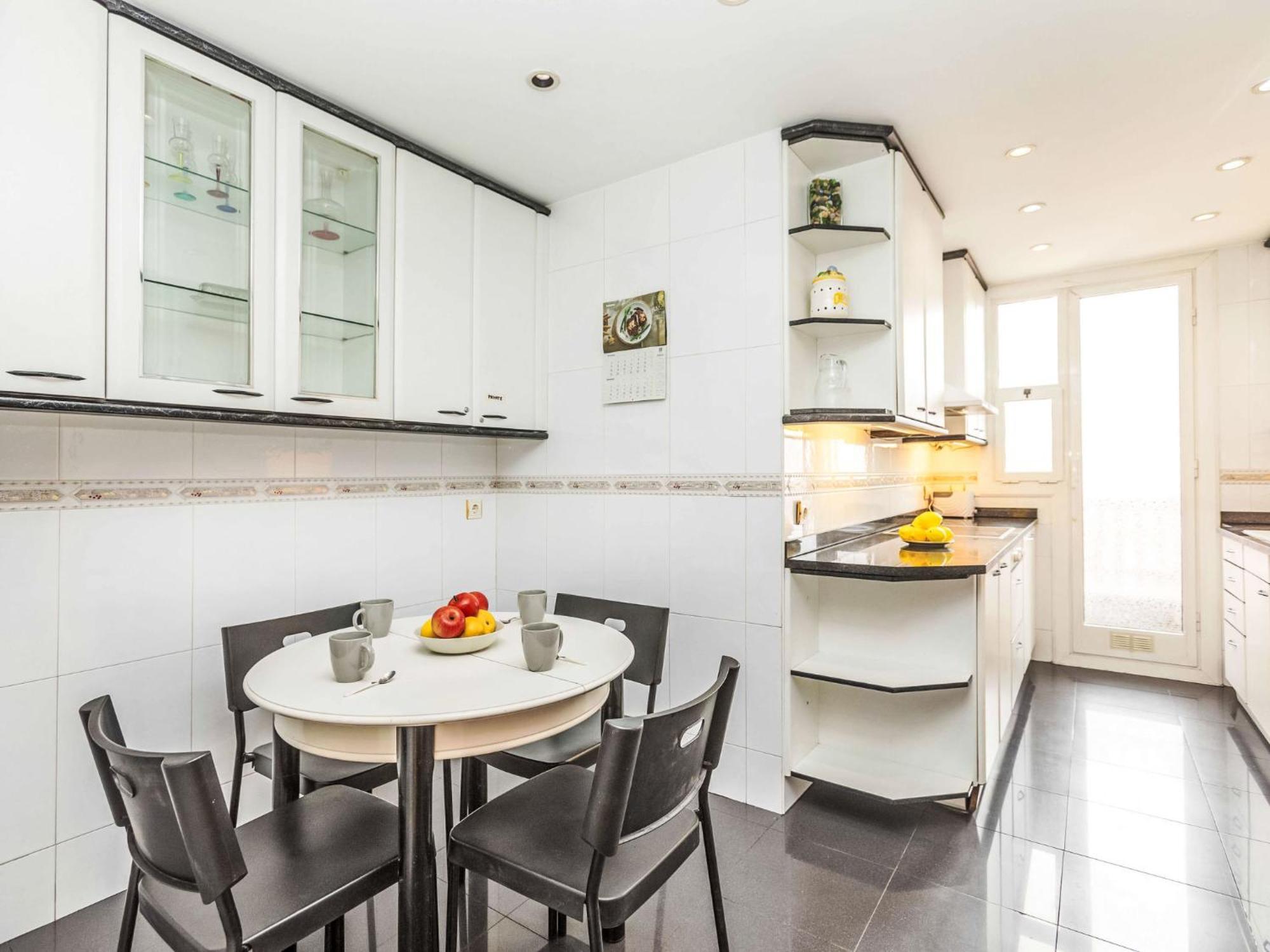 Apartment Sants-Les Corts Galileu By Interhome Barcelona Luaran gambar